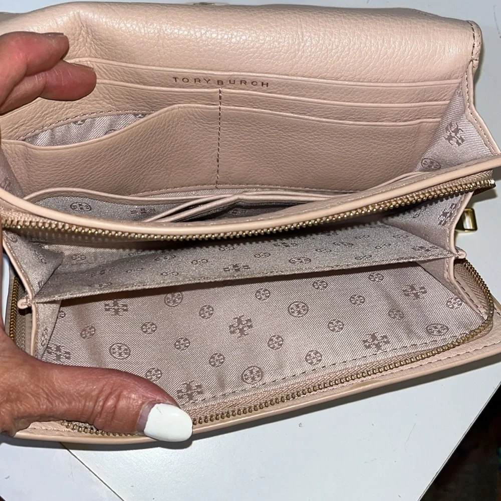 TORY BURCH PINK PEBBLED LEATHER WALLET WITH FLAP CLOSURE